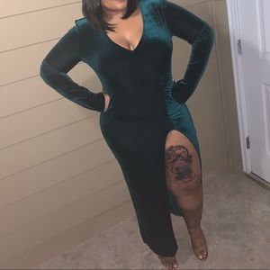 Hunter heel dress with high split on the left side